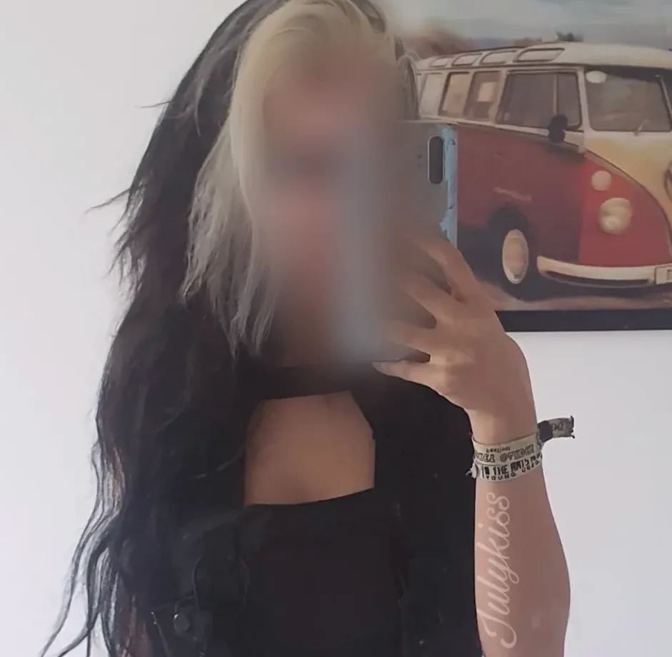 Amira, 26