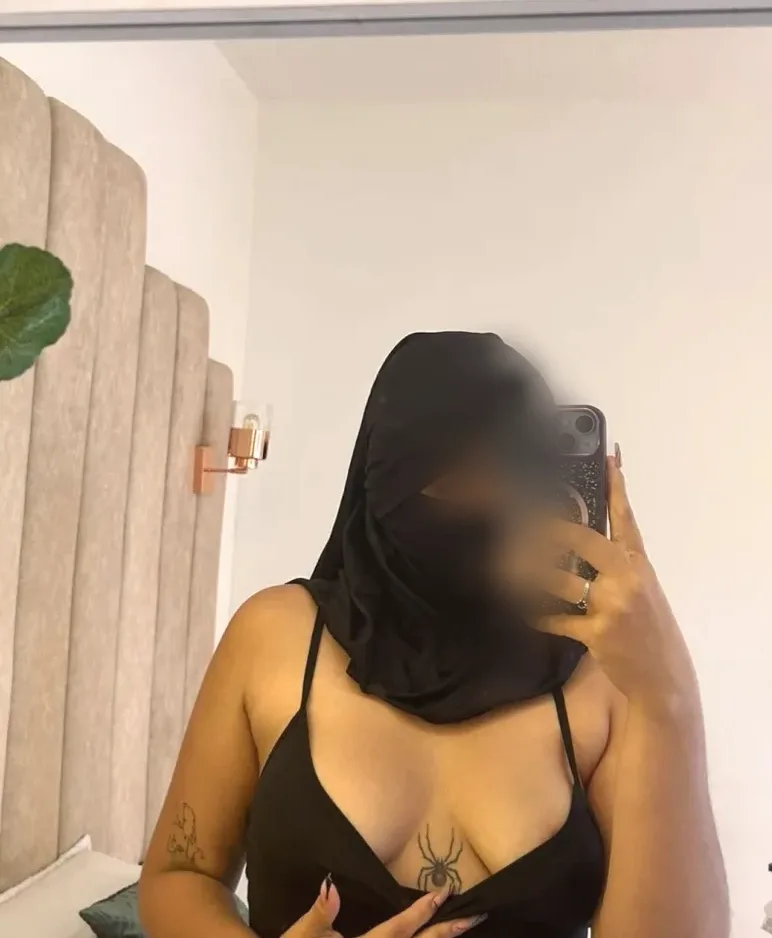 Elena, 22