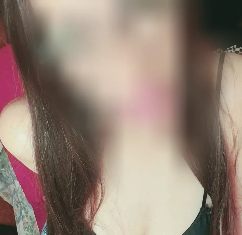Helena, 37