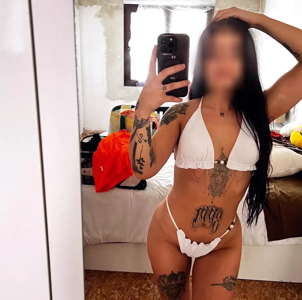 Melanie, 28