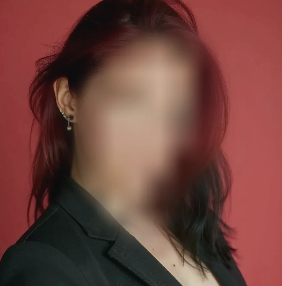 Nicole, 35