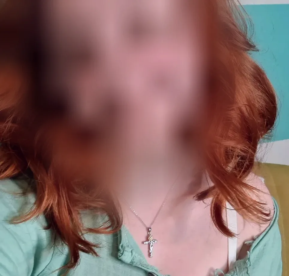 Zeynep, 23